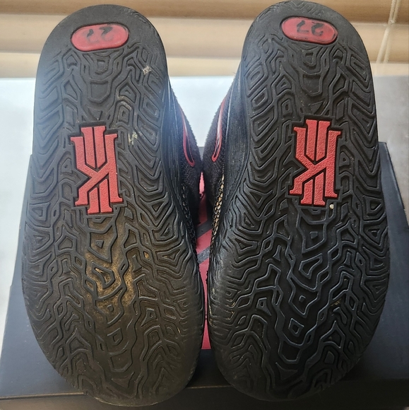 Kylie Irving's nike shoes size 10c - Picture 6 of 7